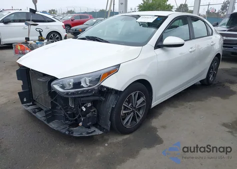 2021 Kia Forte Lxs z USA, uszkodzony, nr VIN 3KPF24AD1ME375065